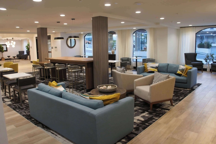 Imagen de los interiores del Hotel La Quinta Inn and Suites by Wyndham Santa Cruz. Foto 13