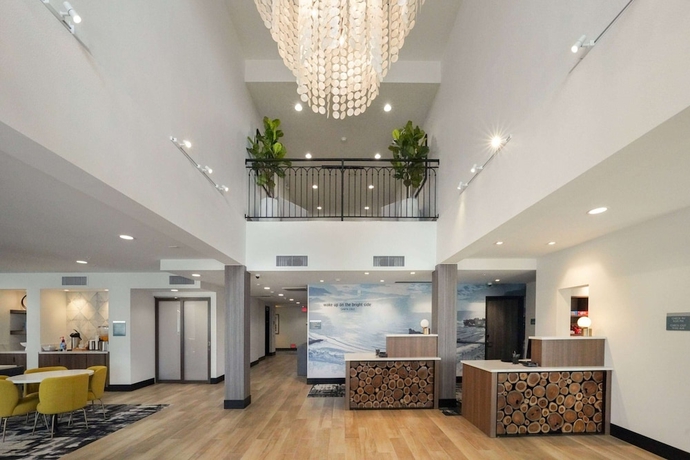 Imagen de los interiores del Hotel La Quinta Inn and Suites by Wyndham Santa Cruz. Foto 14