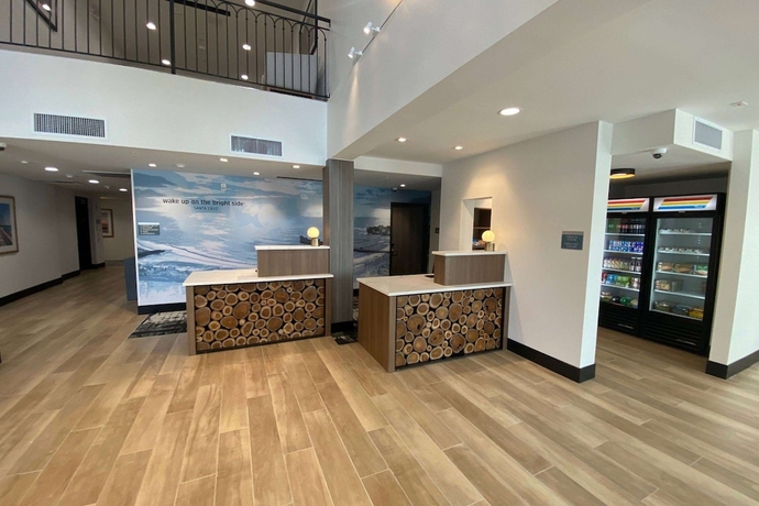 Imagen de los interiores del Hotel La Quinta Inn and Suites by Wyndham Santa Cruz. Foto 17