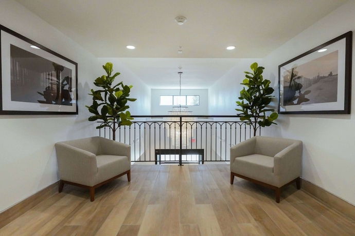 Imagen de los interiores del Hotel La Quinta Inn and Suites by Wyndham Santa Cruz. Foto 18