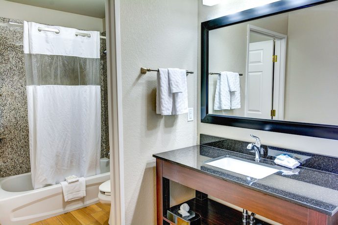 Imagen de la habitación del Hotel La Quinta Inn and Suites by Wyndham Spokane Valley. Foto 12