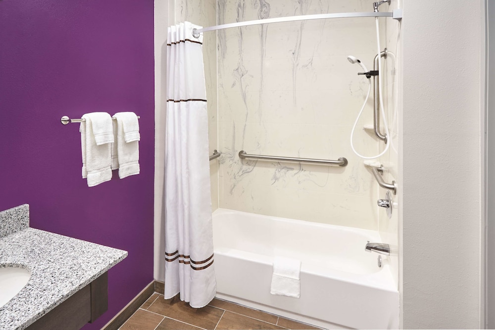 Imagen de la habitación del Hotel La Quinta Inn and Suites by Wyndham Springfield IL. Foto 9