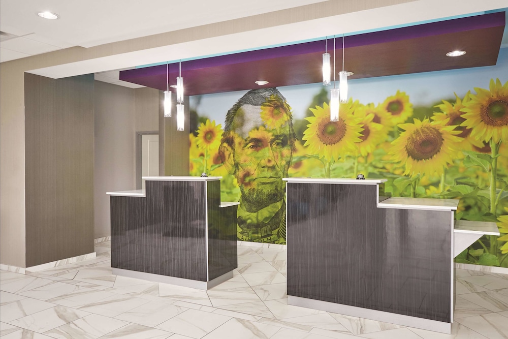 Imagen de los interiores del Hotel La Quinta Inn and Suites by Wyndham Springfield IL. Foto 15