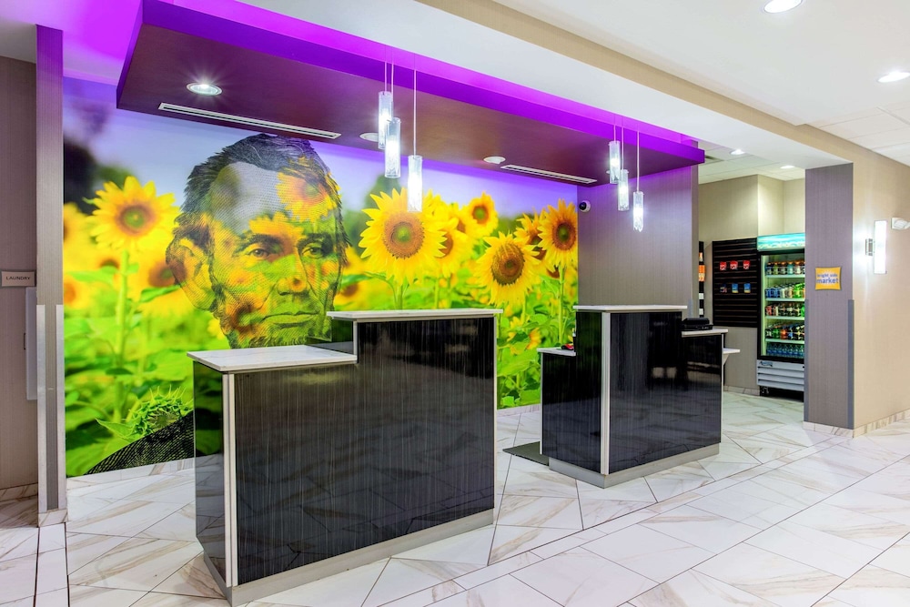 Imagen de los interiores del Hotel La Quinta Inn and Suites by Wyndham Springfield IL. Foto 20