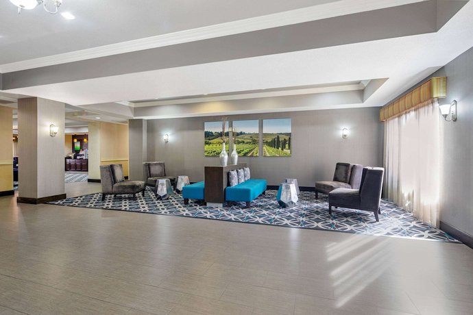 Imagen de los interiores del Hotel La Quinta Inn and Suites by Wyndham Temecula. Foto 18