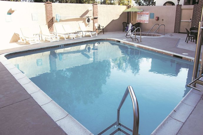 Imagen de la piscina del Hotel La Quinta Inn and Suites by Wyndham Temecula. Foto 20