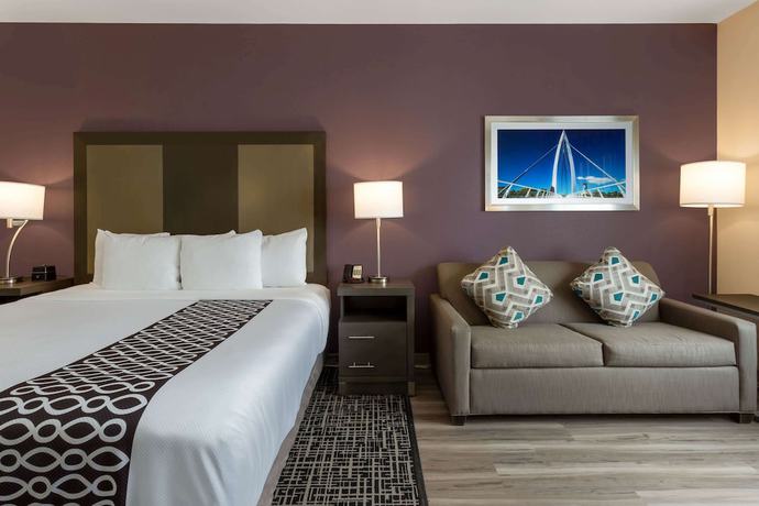 Imagen de la habitación del Hotel La Quinta Inn and Suites by Wyndham Wichita Airport. Foto 2
