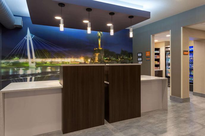 Imagen de los interiores del Hotel La Quinta Inn and Suites by Wyndham Wichita Airport. Foto 19