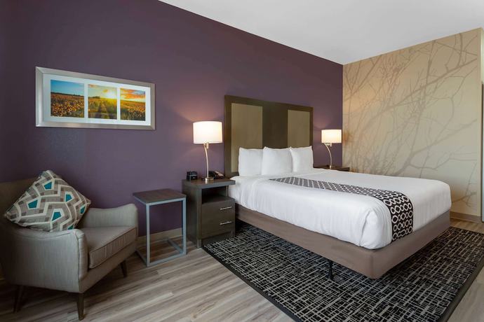 Imagen de la habitación del Hotel La Quinta Inn and Suites by Wyndham Wichita Airport. Foto 11