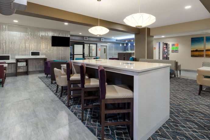 Imagen de los interiores del Hotel La Quinta Inn and Suites by Wyndham Wichita Airport. Foto 20