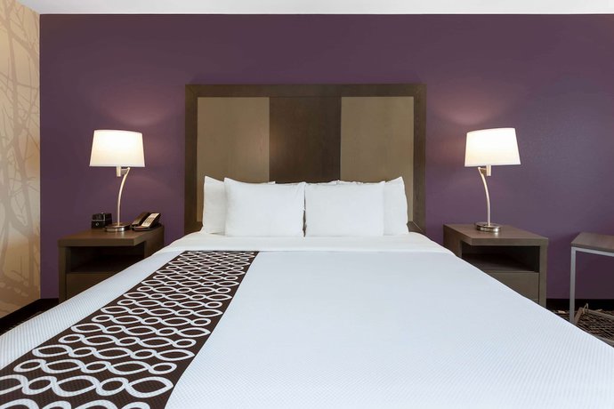 Imagen de la habitación del Hotel La Quinta Inn and Suites by Wyndham Wichita Airport. Foto 13
