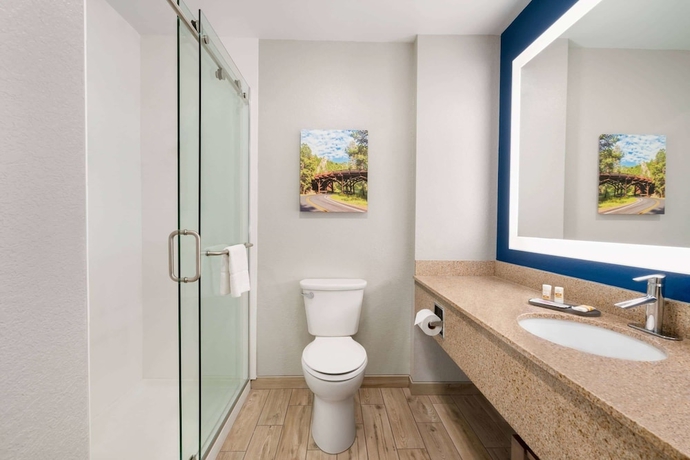 Imagen de la habitación del Hotel La Quinta Inn and Suites by Wyndham at WaTiki Waterpark. Foto 7