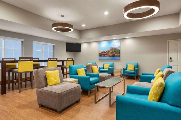 Imagen de los interiores del Hotel La Quinta Inn and Suites by Wyndham at WaTiki Waterpark. Foto 12