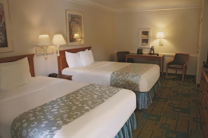 Imagen de la habitación del Hotel La Quinta Inn by Wyndham Albuquerque Northeast. Foto 3
