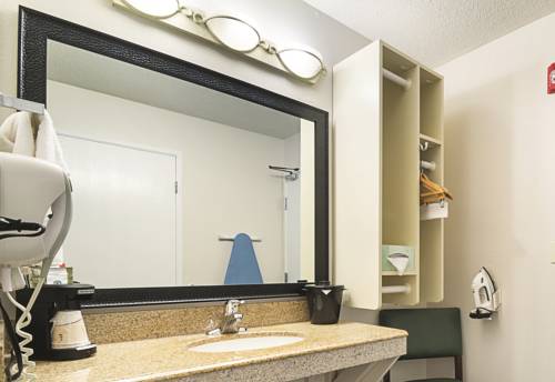 Imagen de la habitación del Hotel La Quinta Inn by Wyndham Auburn Worcester. Foto 4