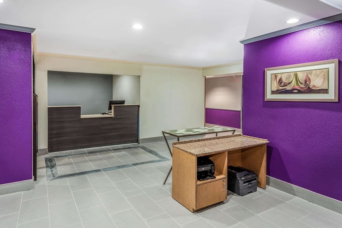 Imagen de los interiores del Hotel La Quinta Inn by Wyndham Birmingham - Inverness. Foto 19