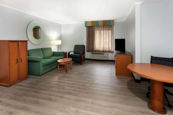 Imagen de la habitación del Hotel La Quinta Inn by Wyndham Birmingham - Inverness. Foto 18