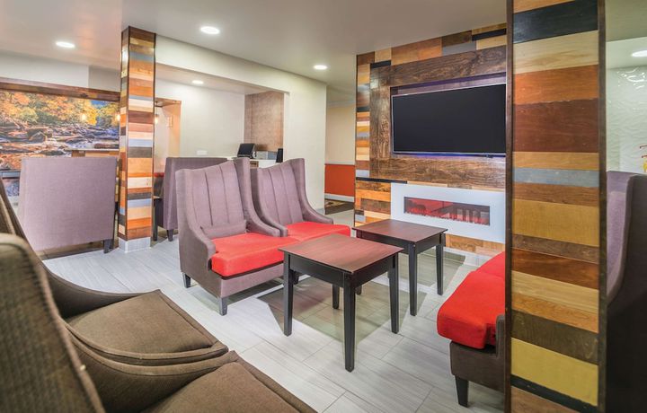 Imagen de los interiores del Hotel La Quinta Inn by Wyndham Calhoun South I-75. Foto 18