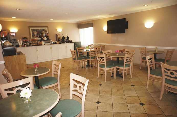 Imagen del bar/restaurante del Hotel La Quinta Inn by Wyndham Cleveland Independence. Foto 3