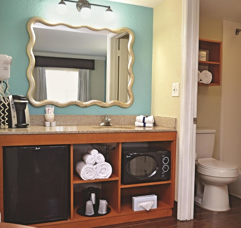 Imagen de la habitación del Hotel La Quinta Inn by Wyndham Cocoa Beach-Port Canaveral. Foto 5