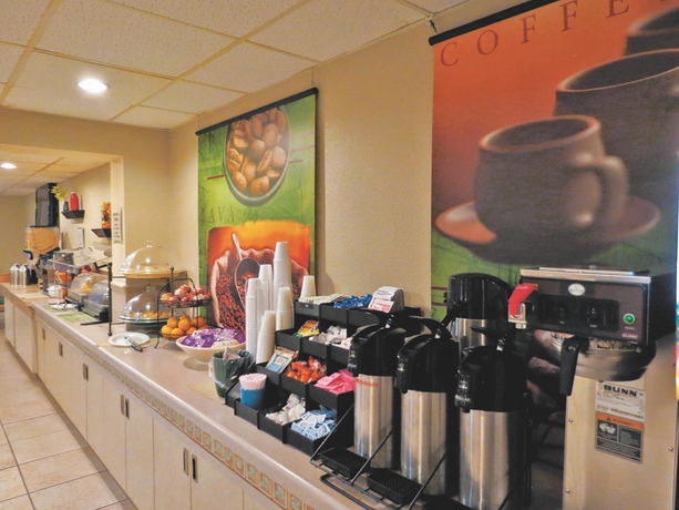 Imagen del bar/restaurante del Hotel La Quinta Inn by Wyndham Cocoa Beach-Port Canaveral. Foto 3