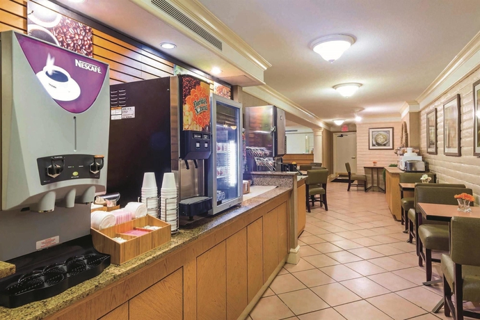 Imagen del bar/restaurante del Hotel La Quinta Inn by Wyndham Colorado Springs Garden of the Gods. Foto 2