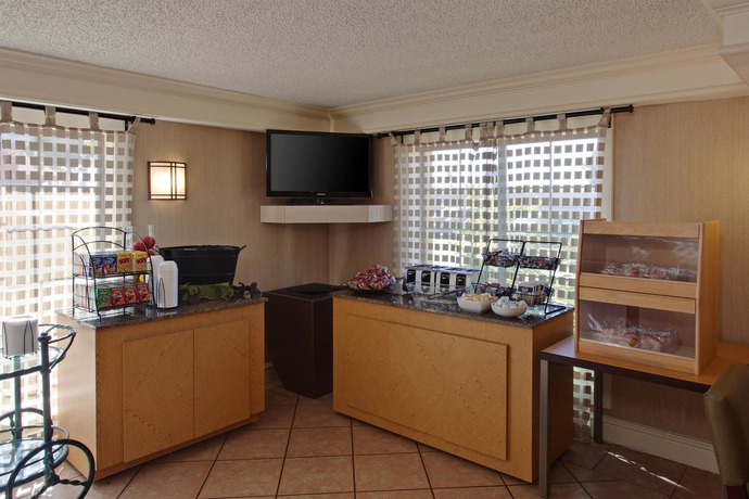 Imagen del bar/restaurante del Hotel La Quinta Inn by Wyndham Costa Mesa / Newport Beach. Foto 2