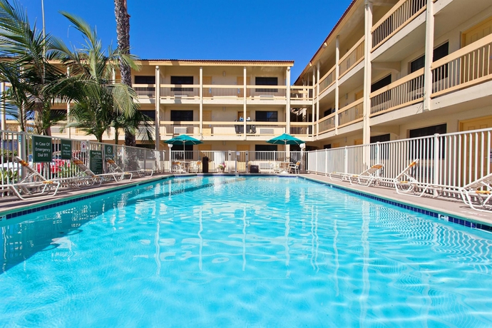 Imagen de la piscina del Hotel La Quinta Inn by Wyndham Costa Mesa / Newport Beach. Foto 16