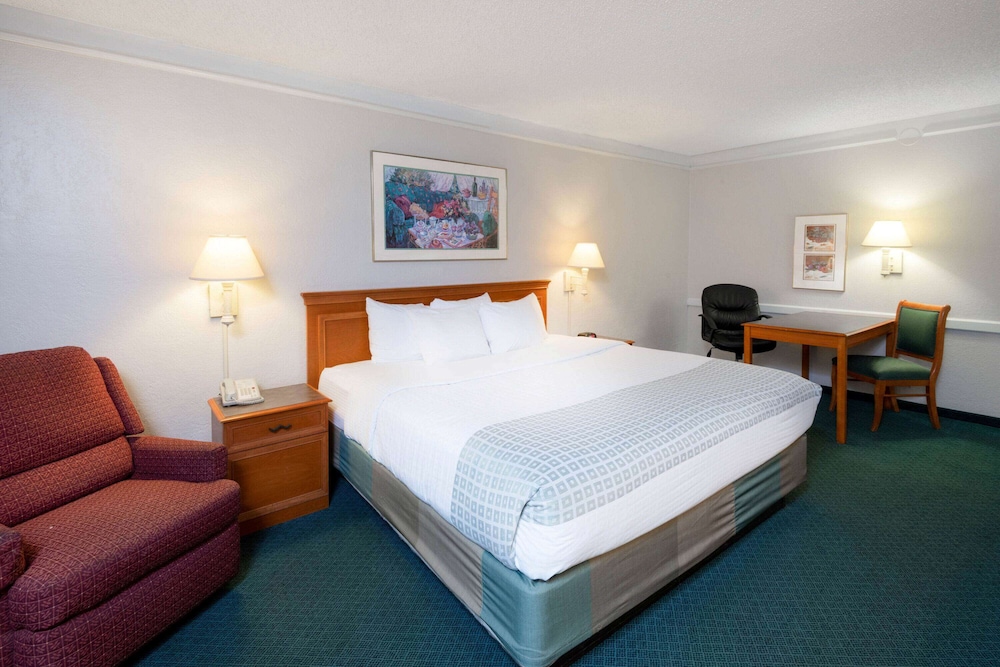 Imagen de la habitación del Hotel La Quinta Inn by Wyndham Farmington. Foto 8