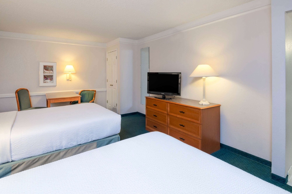 Imagen de la habitación del Hotel La Quinta Inn by Wyndham Farmington. Foto 14