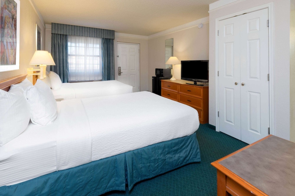 Imagen de la habitación del Hotel La Quinta Inn by Wyndham Farmington. Foto 16