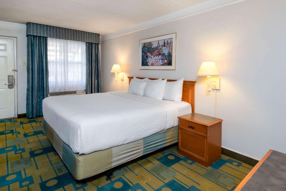 Imagen de la habitación del Hotel La Quinta Inn by Wyndham Farmington. Foto 18