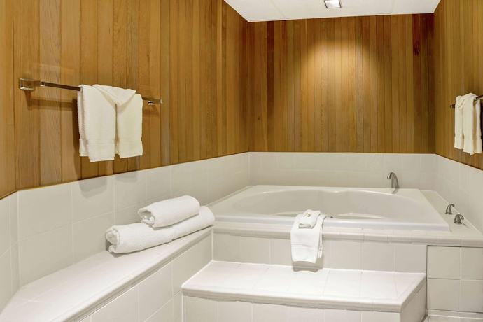 Imagen de la habitación del Hotel La Quinta Inn by Wyndham Lynnwood. Foto 8