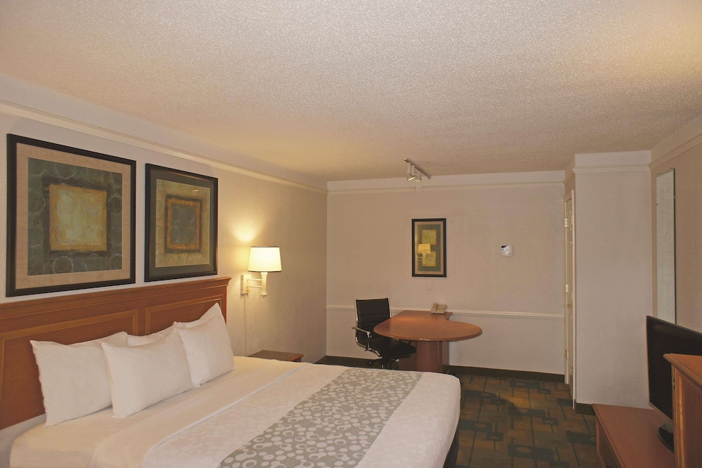 Imagen de la habitación del Hotel La Quinta Inn by Wyndham Pensacola. Foto 10