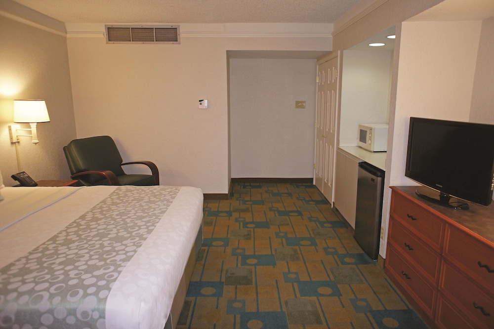 Imagen de la habitación del Hotel La Quinta Inn by Wyndham Pensacola. Foto 12