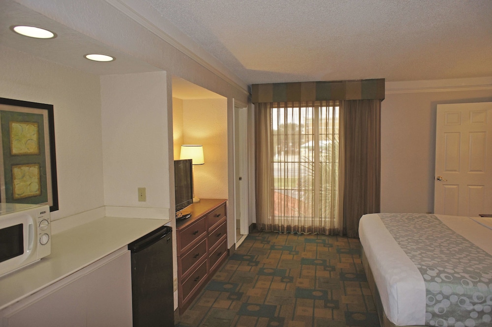 Imagen de la habitación del Hotel La Quinta Inn by Wyndham Pensacola. Foto 13