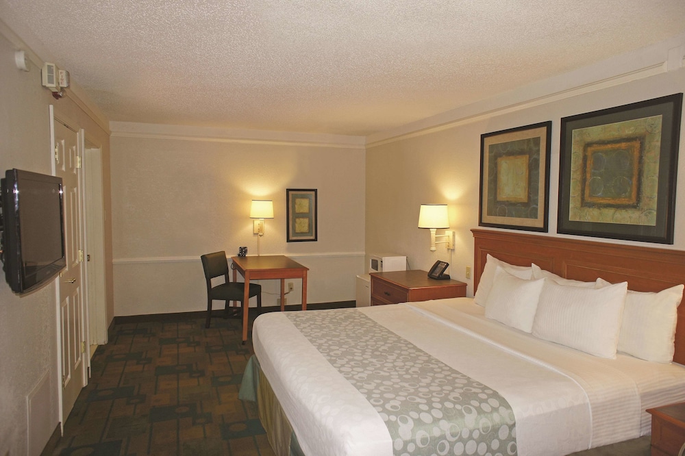 Imagen de la habitación del Hotel La Quinta Inn by Wyndham Pensacola. Foto 14