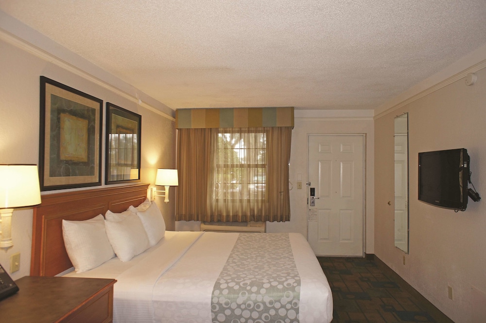 Imagen de la habitación del Hotel La Quinta Inn by Wyndham Pensacola. Foto 15