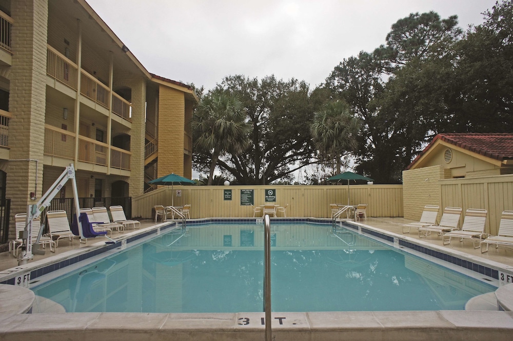 Imagen de la piscina del Hotel La Quinta Inn by Wyndham Pensacola. Foto 20