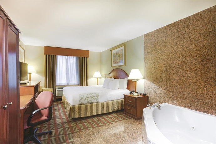 Imagen de la habitación del Hotel La Quinta Inn by Wyndham Queens (New York City). Foto 6