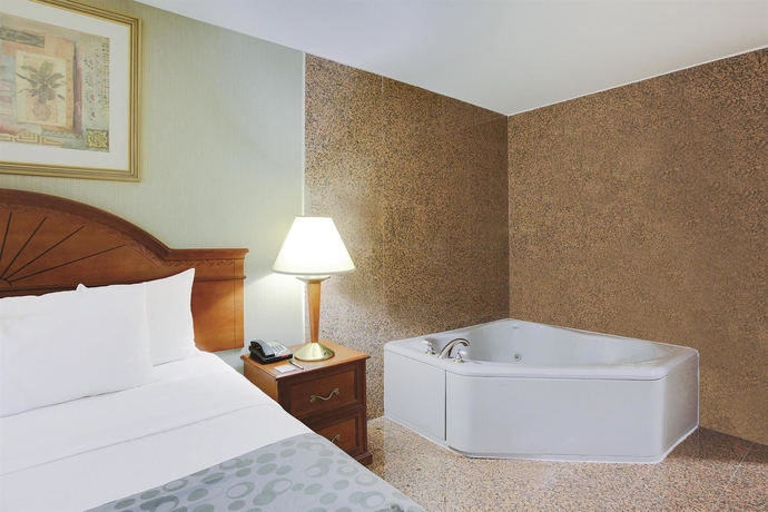 Imagen de la habitación del Hotel La Quinta Inn by Wyndham Queens (New York City). Foto 7