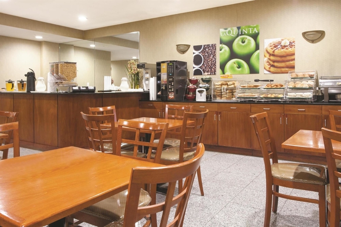Imagen del bar/restaurante del Hotel La Quinta Inn by Wyndham Queens (New York City). Foto 5