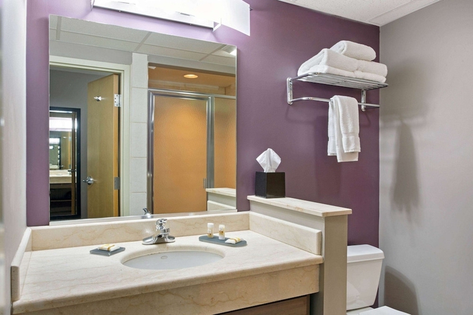 Imagen de la habitación del Hotel La Quinta Inn by Wyndham Radford. Foto 17
