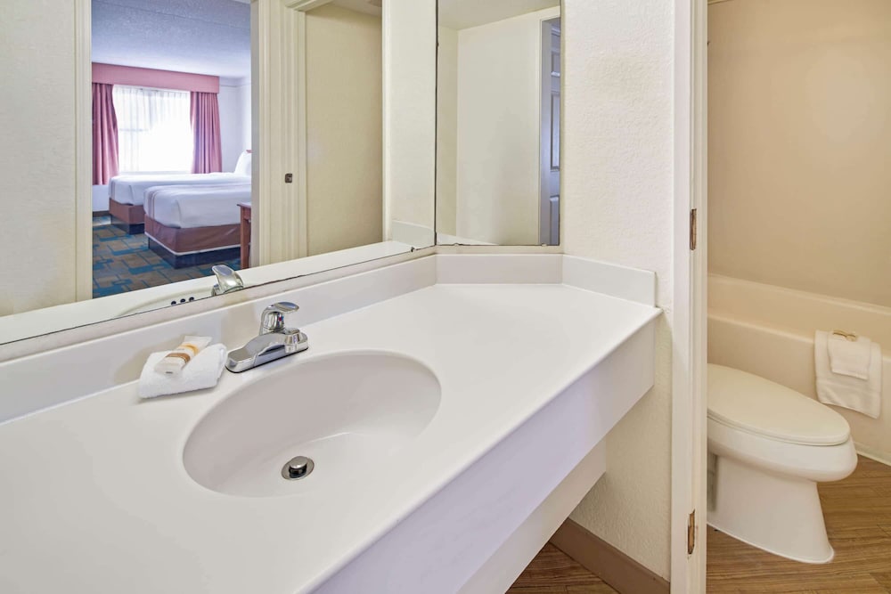 Imagen de la habitación del Hotel La Quinta Inn by Wyndham San Diego - Miramar. Foto 7