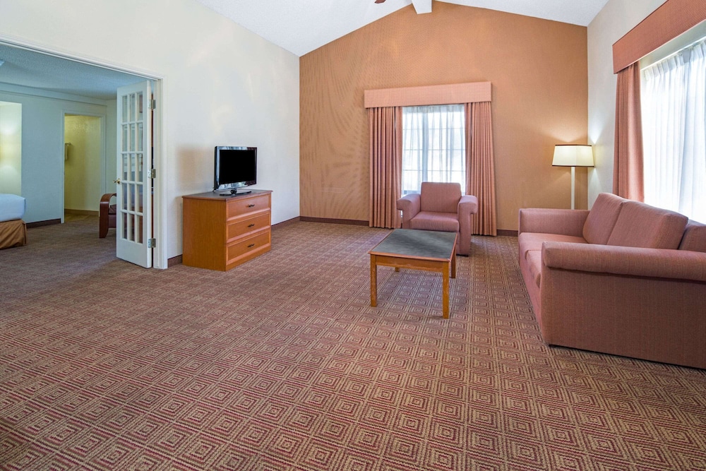 Imagen de la habitación del Hotel La Quinta Inn by Wyndham San Diego - Miramar. Foto 9