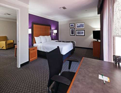 Imagen de la habitación del Hotel La Quinta Inn by Wyndham San Marcos. Foto 9