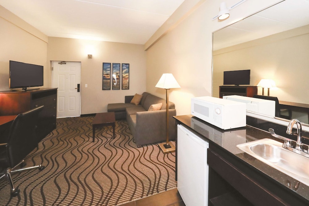 Imagen de la habitación del Hotel La Quinta Inn by Wyndham Sandusky near Cedar Point. Foto 5