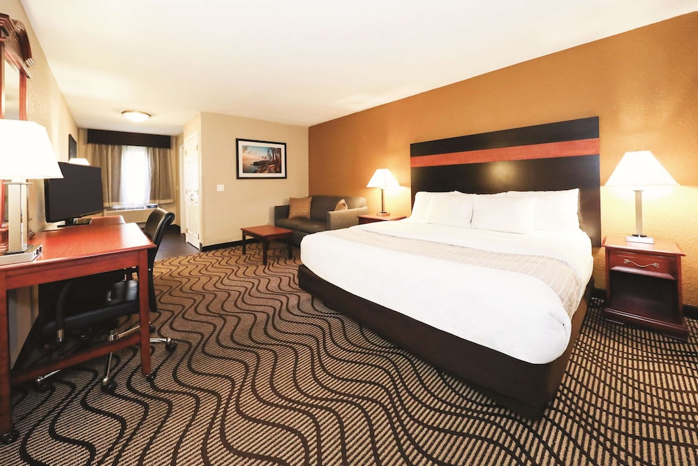Imagen de la habitación del Hotel La Quinta Inn by Wyndham Sandusky near Cedar Point. Foto 9