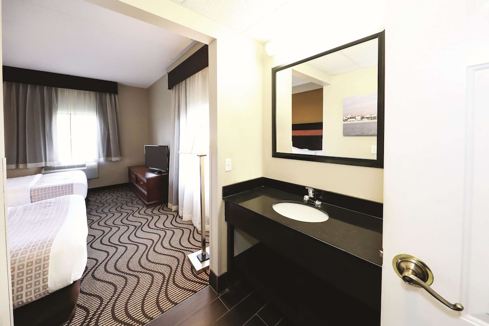 Imagen de la habitación del Hotel La Quinta Inn by Wyndham Sandusky near Cedar Point. Foto 12