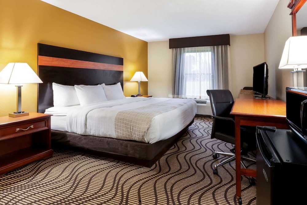 Imagen de la habitación del Hotel La Quinta Inn by Wyndham Sandusky near Cedar Point. Foto 18